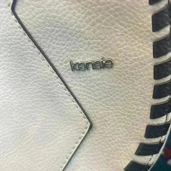 Kenzie women’s shoulder bag. Super vintage looking. Super cute. - Picture 2 of 8